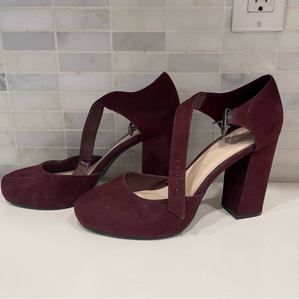 Maroon suede pumps size 9, block heel.